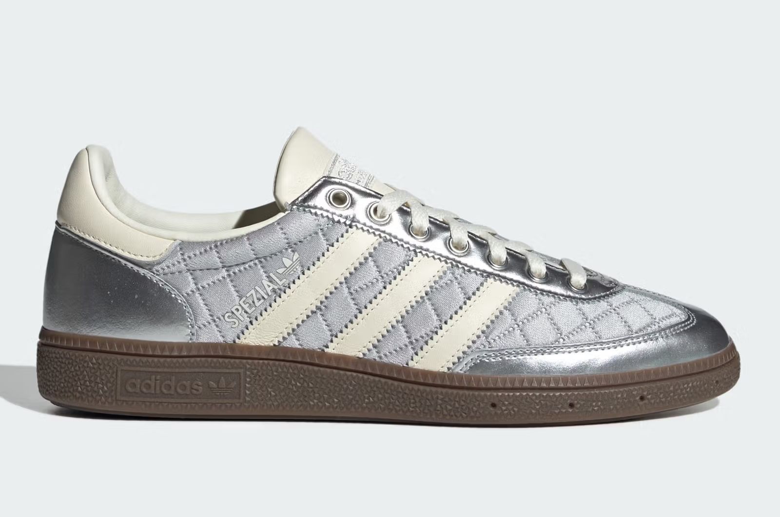 ☆ADIDAS☆ HANDBALL SPEZIAL llic Silver The New Adidas Handball Spezial 'Silver Metallic' Underwent
